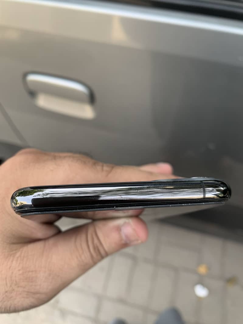 Apple iPhone 11 Pro Max 3