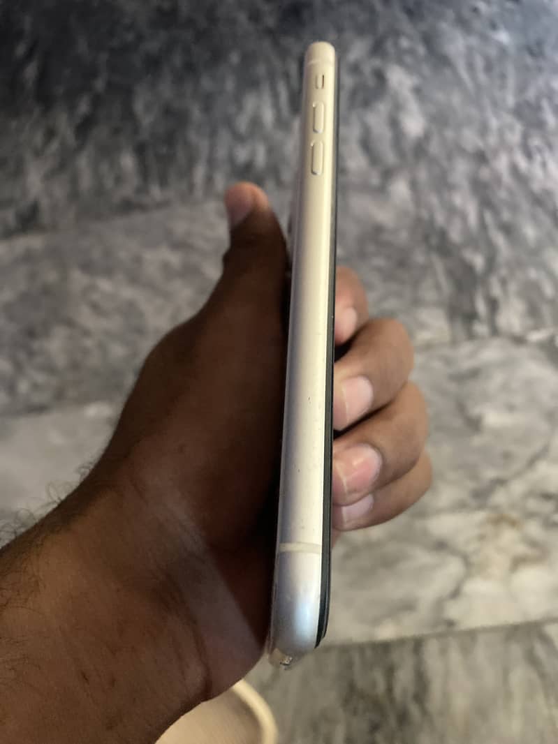 Apple iPhone 11 5