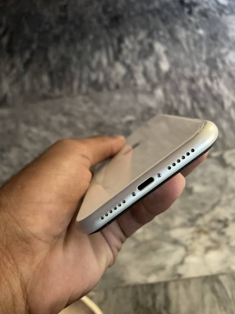 Apple iPhone 11 6