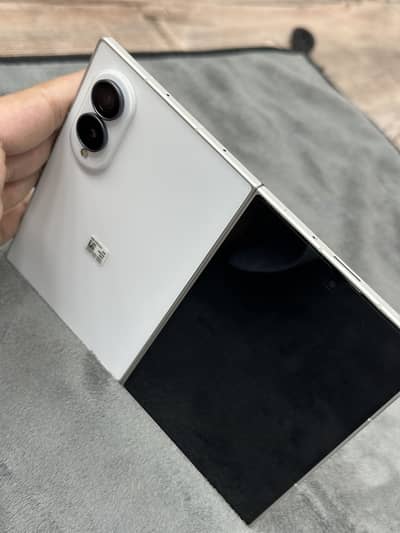 Samsung Mobile Z Fold 8
