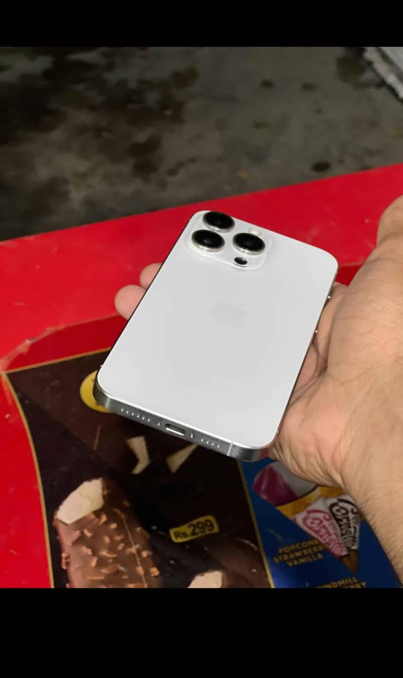 Apple iPhone 15 Pro Max 2