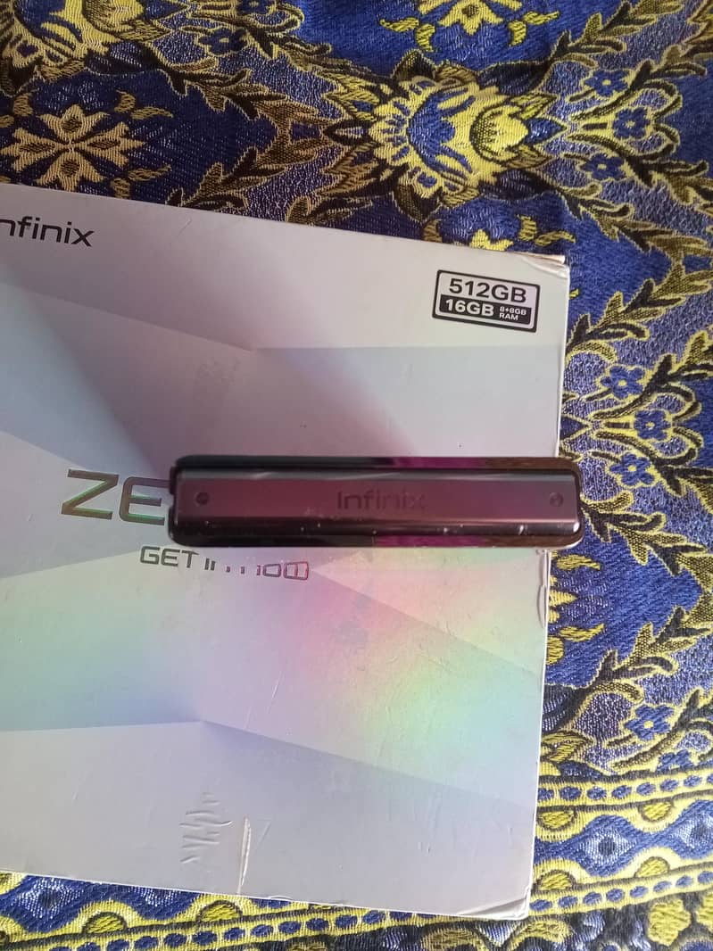 Infinix Zero Flip 3