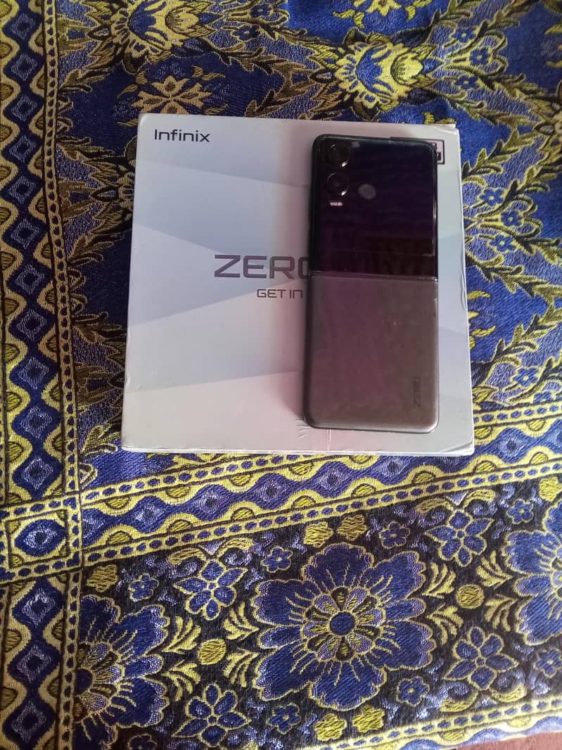 Infinix Zero Flip 8