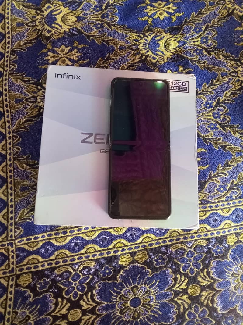 Infinix Zero Flip 10