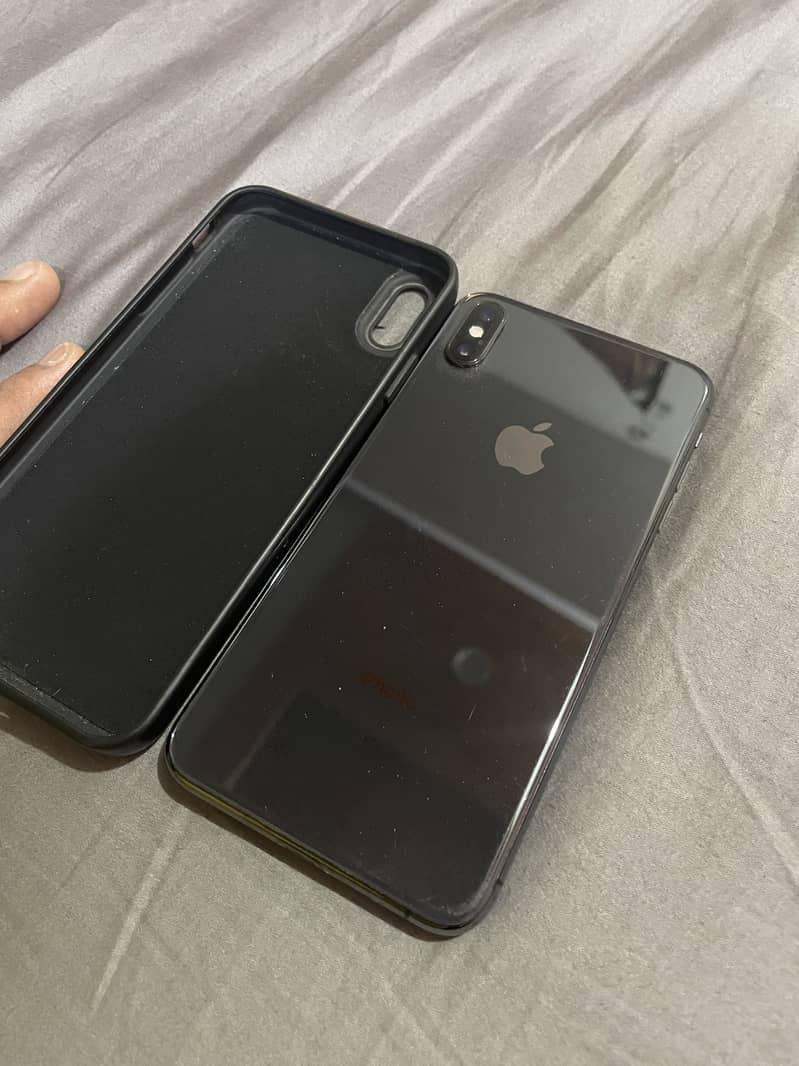 Apple iPhone XS Max 0