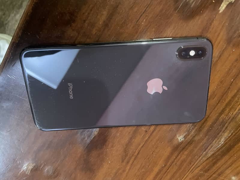 Apple iPhone XS Max 1