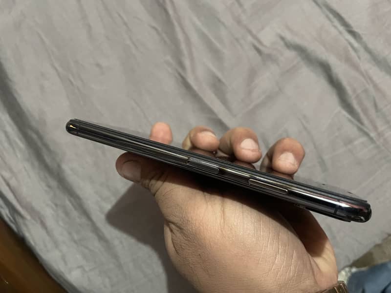 Apple iPhone XS Max 2