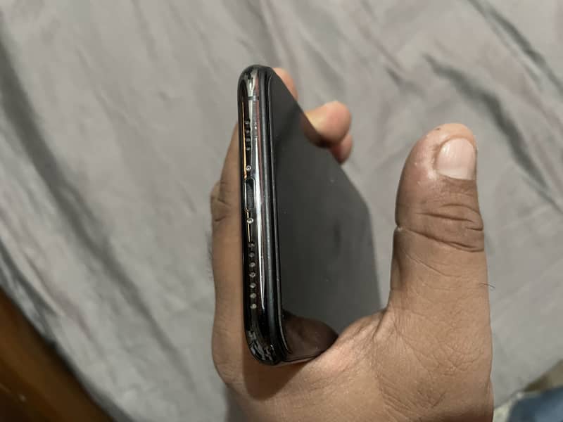 Apple iPhone XS Max 3