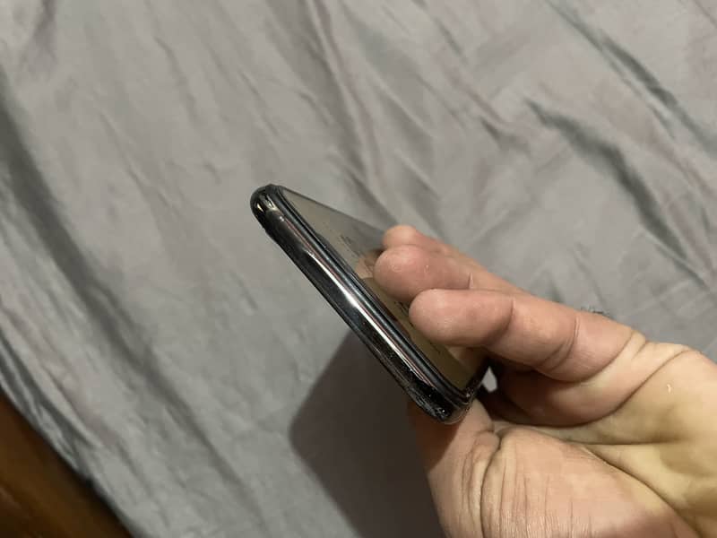 Apple iPhone XS Max 6