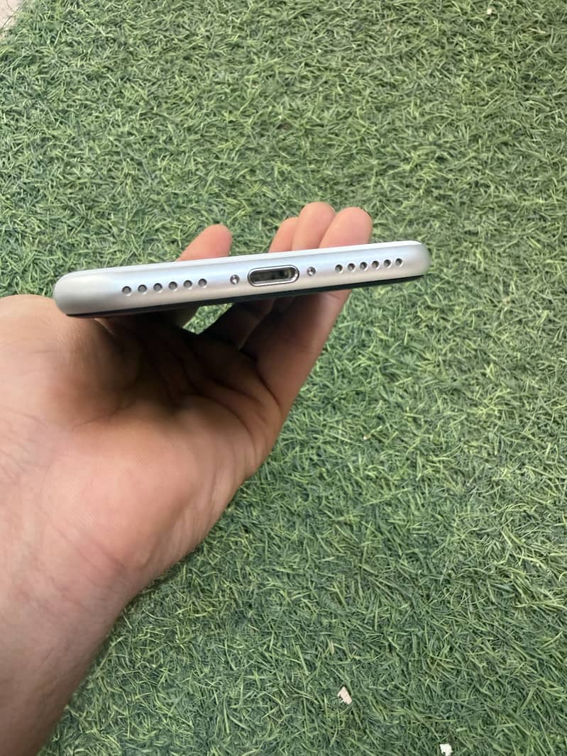 Apple iPhone SE 6