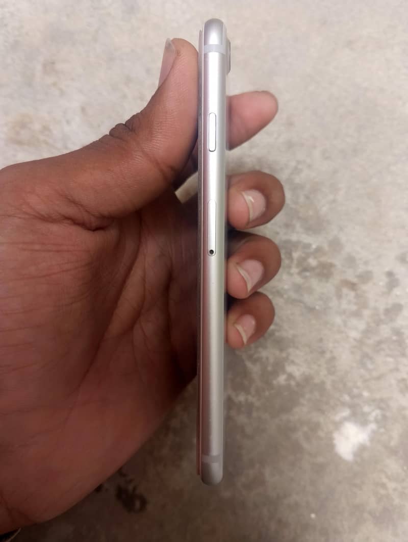 Apple iPhone 7 1