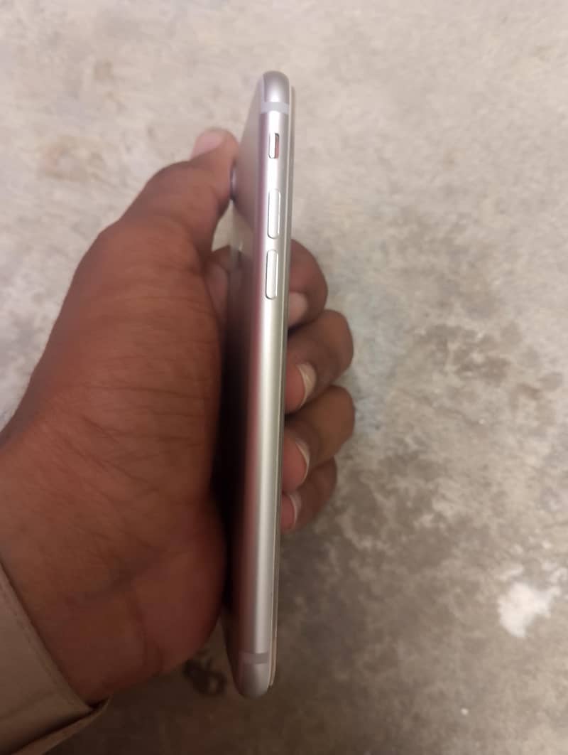 Apple iPhone 7 2