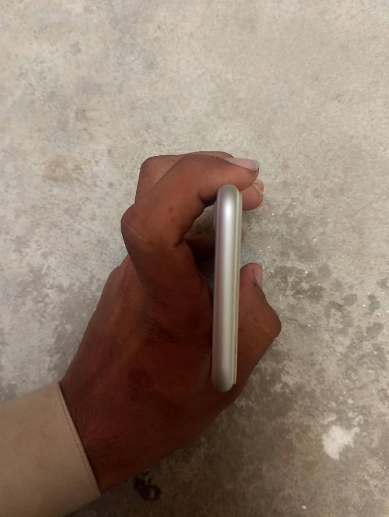 Apple iPhone 7 3