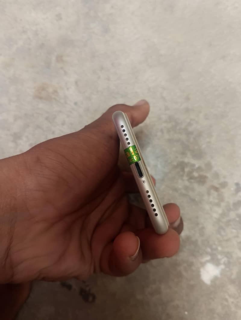 Apple iPhone 7 4