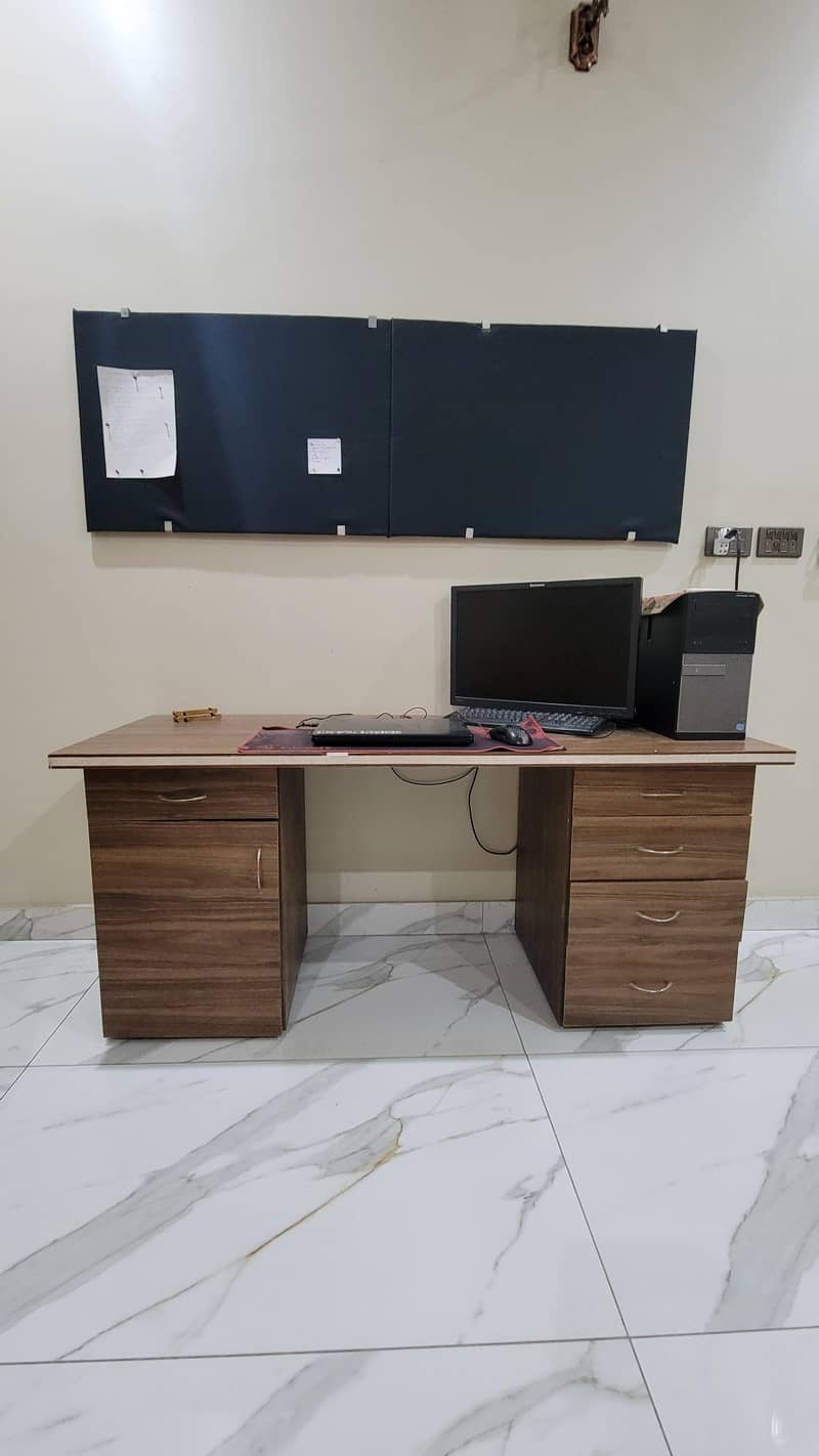 computer Table 0
