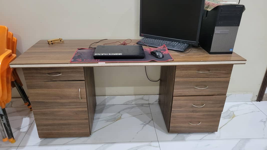 computer Table 1