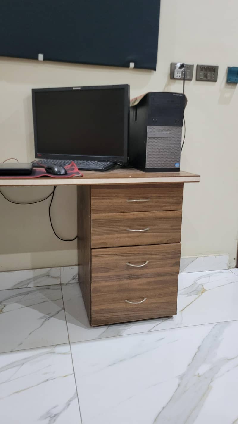 computer Table 3