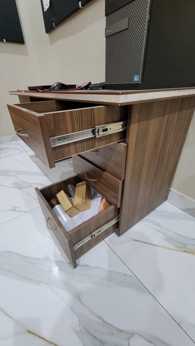 computer Table 5