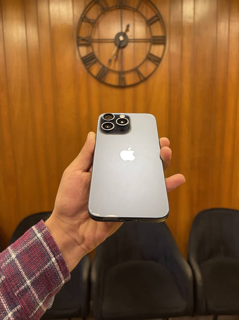 Apple iPhone 15 Pro Max 1