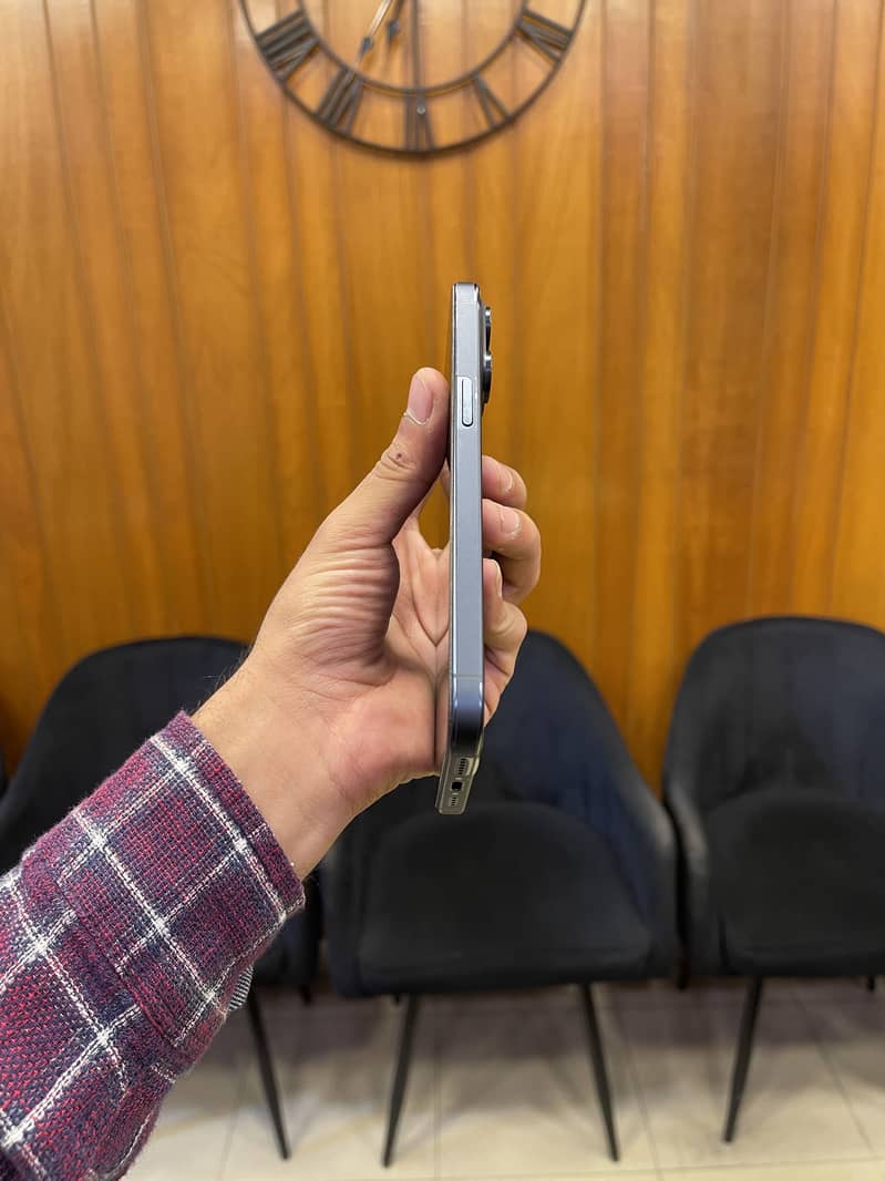 Apple iPhone 15 Pro Max 2