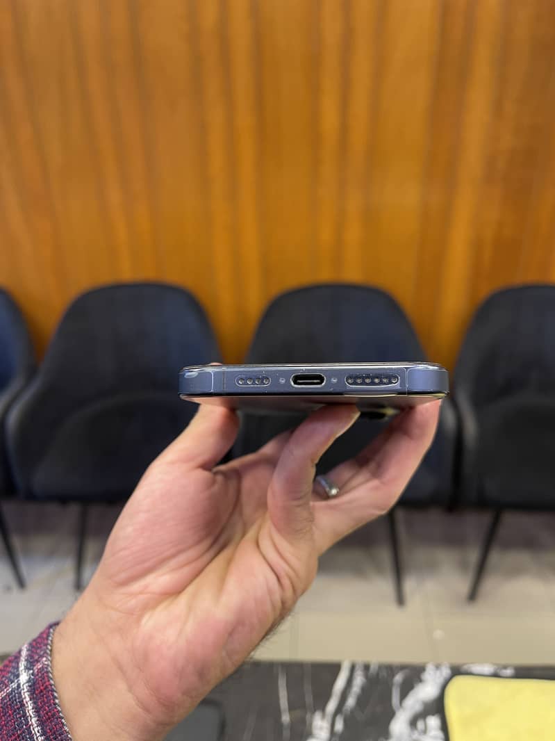 Apple iPhone 15 Pro Max 3