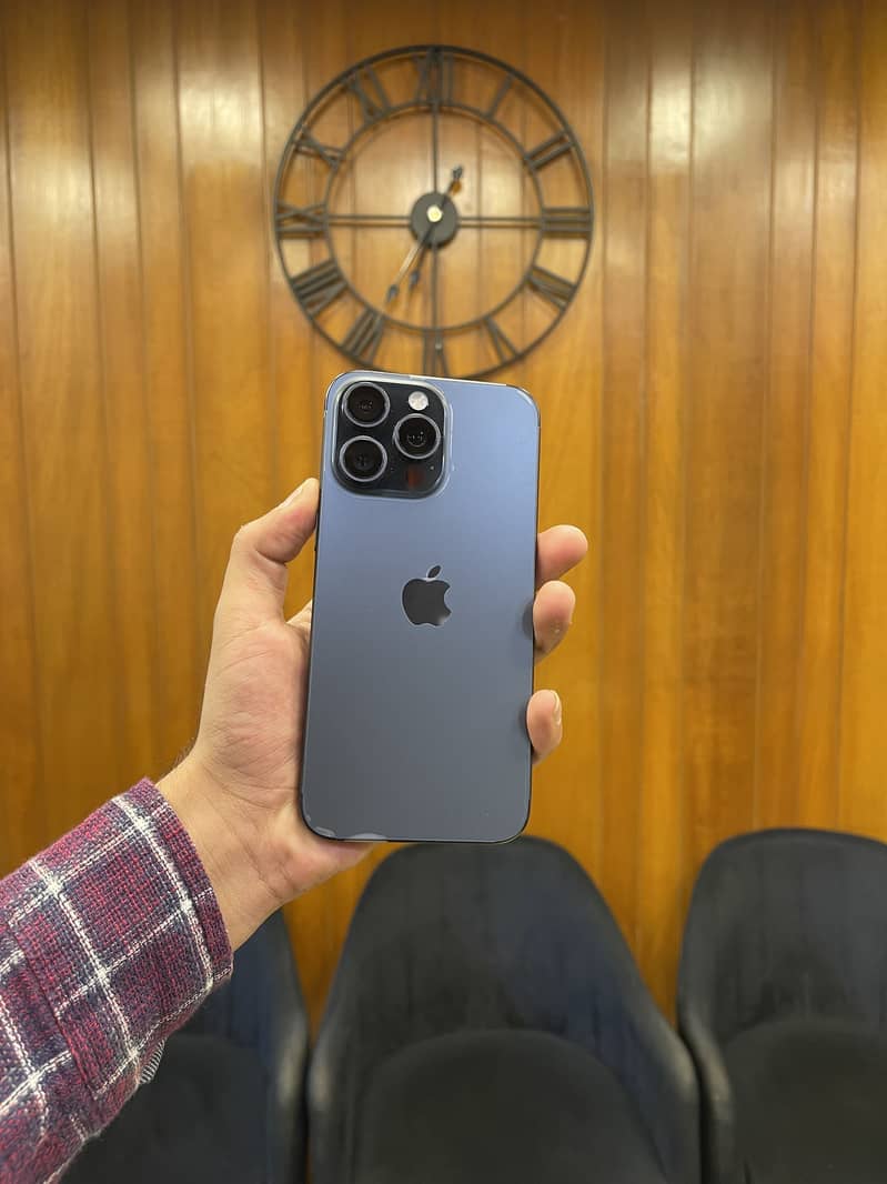 Apple iPhone 15 Pro Max 6
