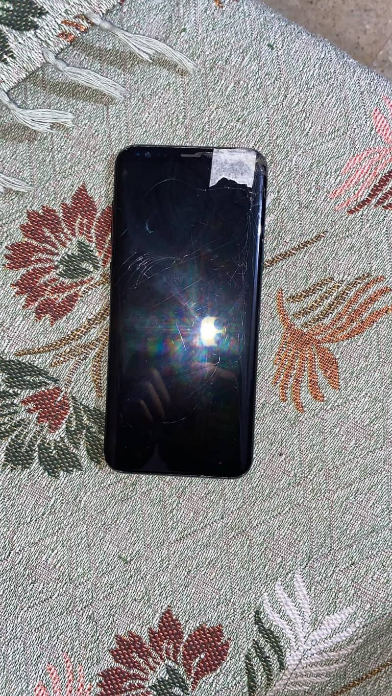 Samsung Mobile S8 Plus 1
