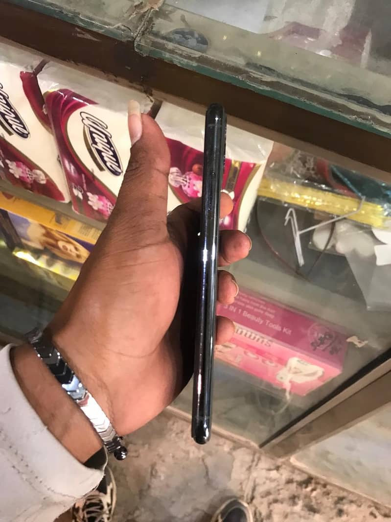 Apple iPhone 11 Pro Max 0