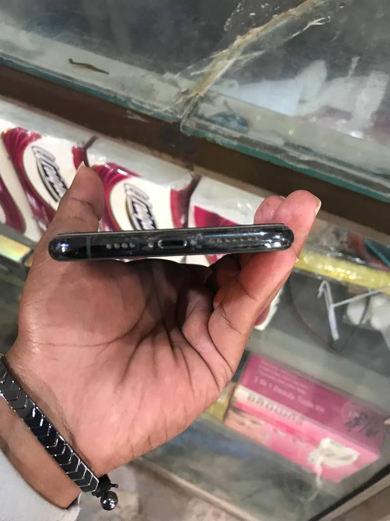 Apple iPhone 11 Pro Max 1