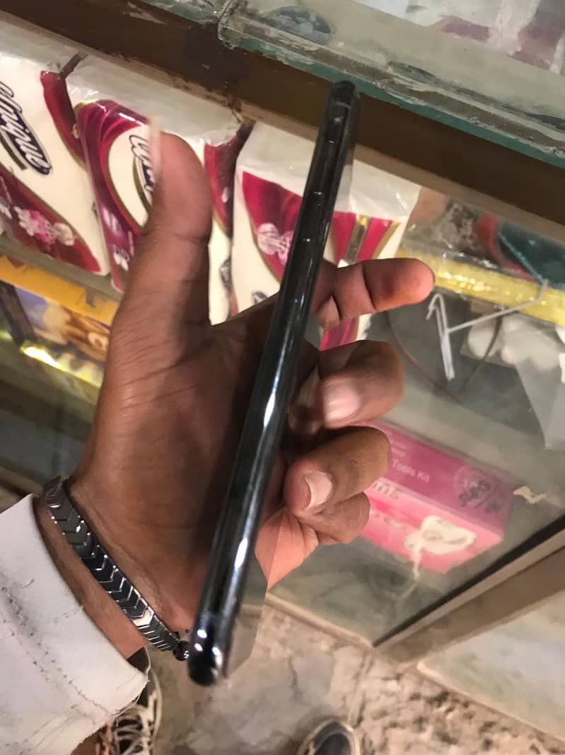 Apple iPhone 11 Pro Max 2