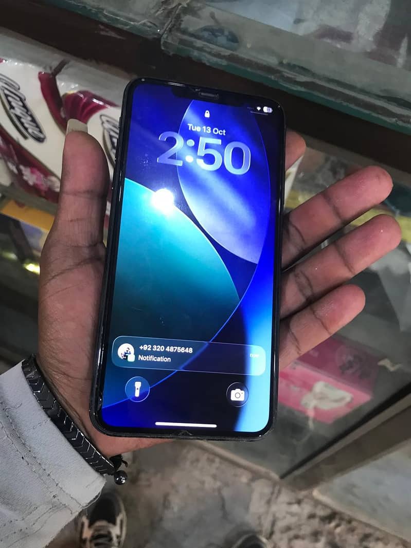 Apple iPhone 11 Pro Max 4