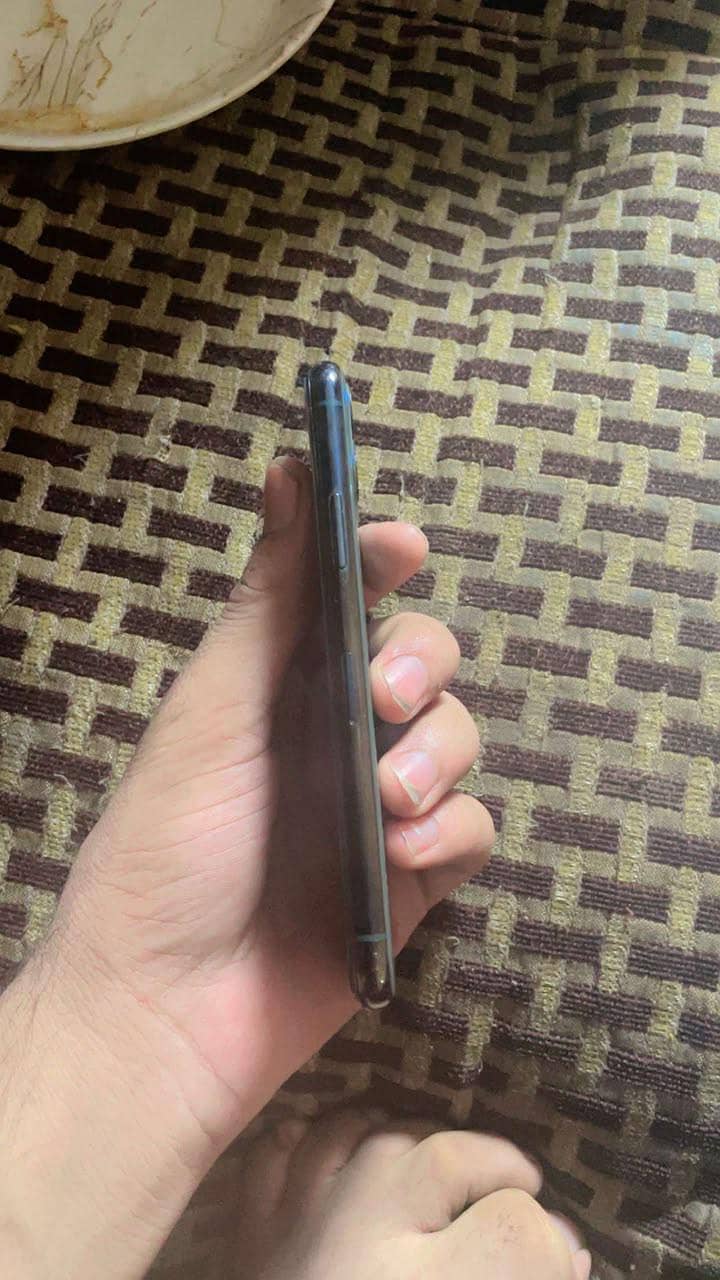 Apple iPhone 11 Pro 1