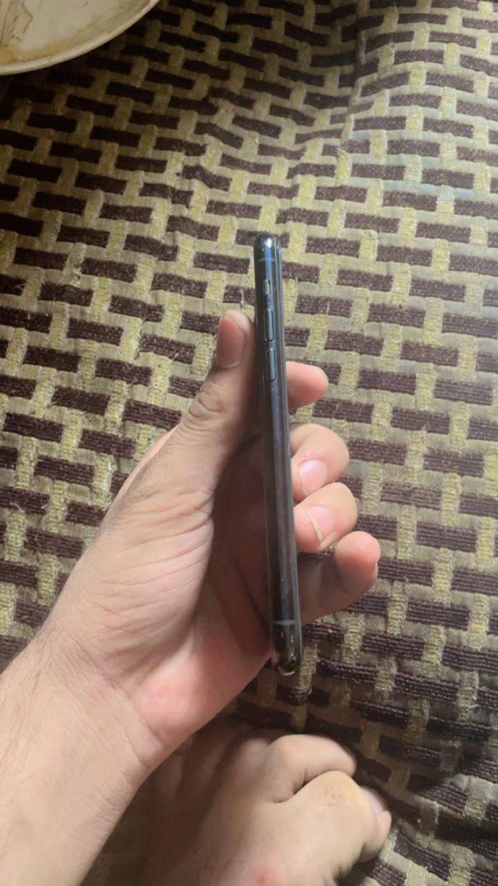 Apple iPhone 11 Pro 2