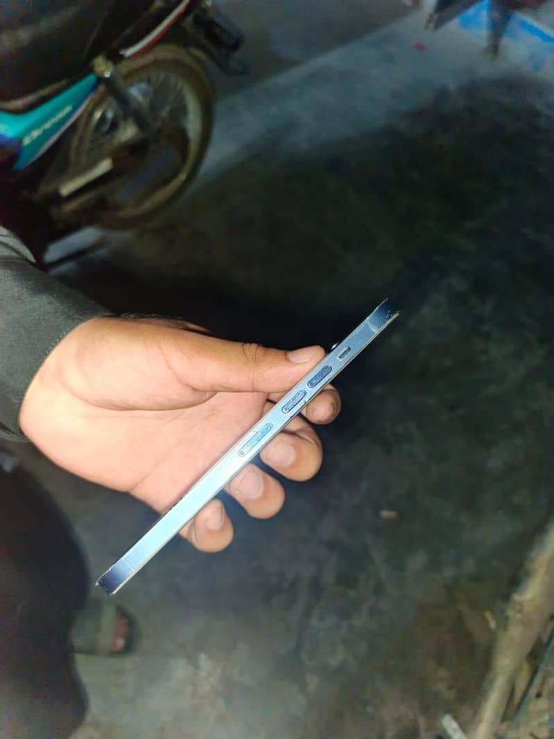 Apple iPhone 13 Pro Max 1