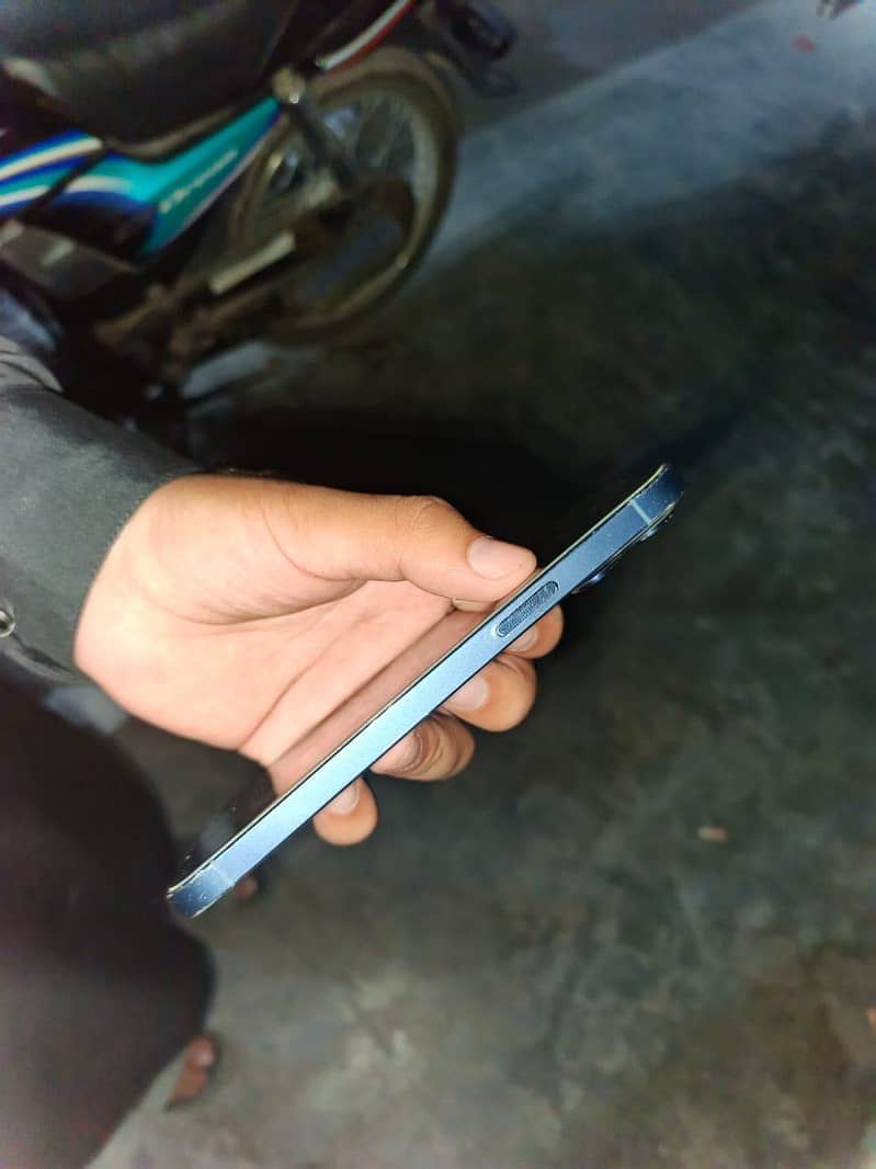 Apple iPhone 13 Pro Max 2