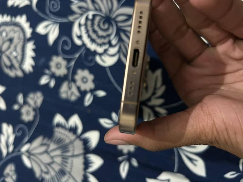 Apple iPhone 16 Pro 5