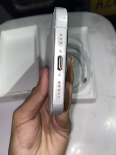 Apple iPhone 16