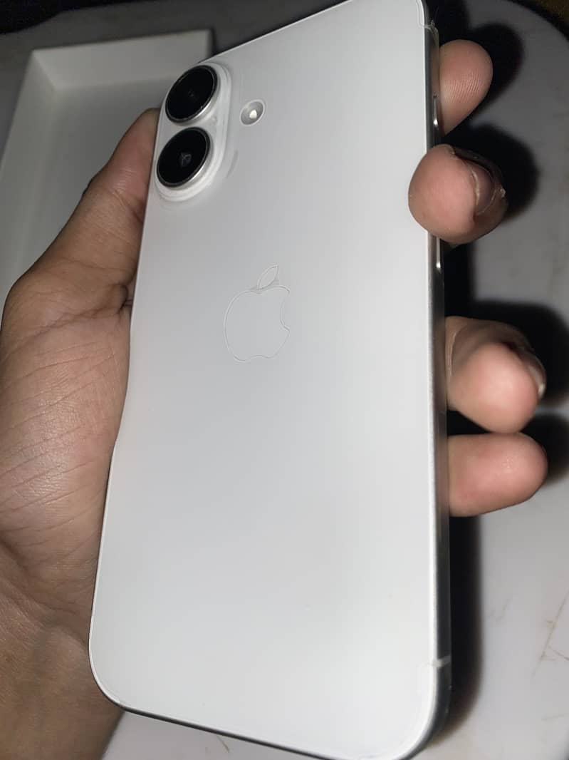 Apple iPhone 16 1