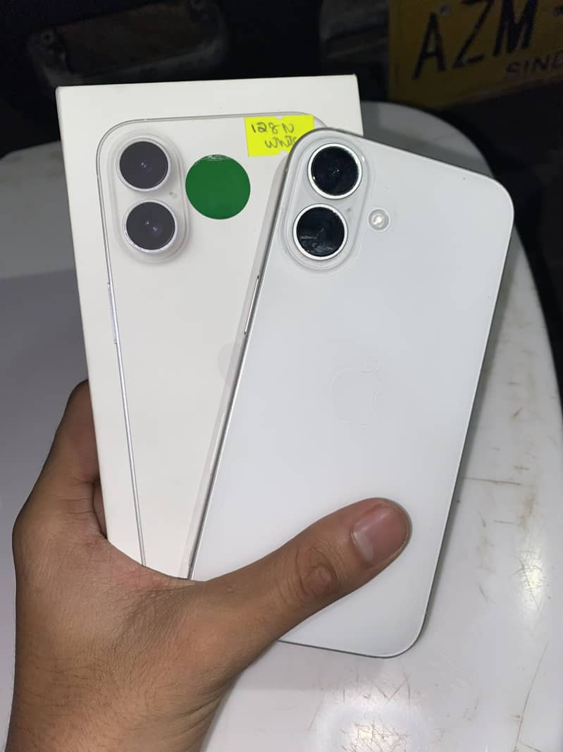 Apple iPhone 16 7