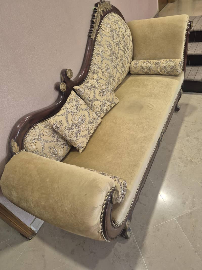 Beige colored dewan 1