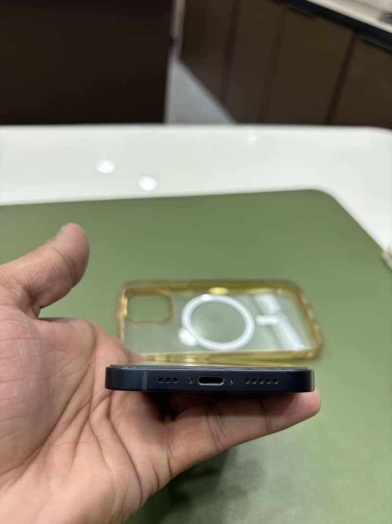 Apple iPhone 12 1