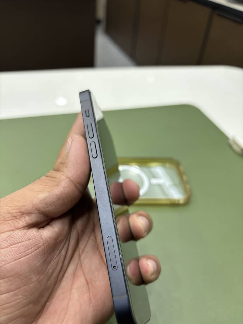 Apple iPhone 12 3