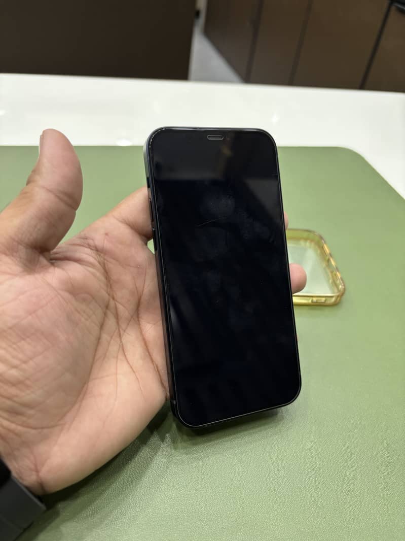 Apple iPhone 12 6