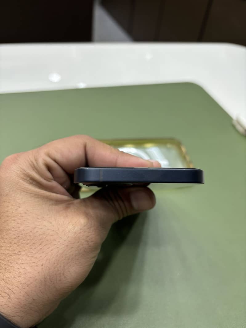 Apple iPhone 12 8