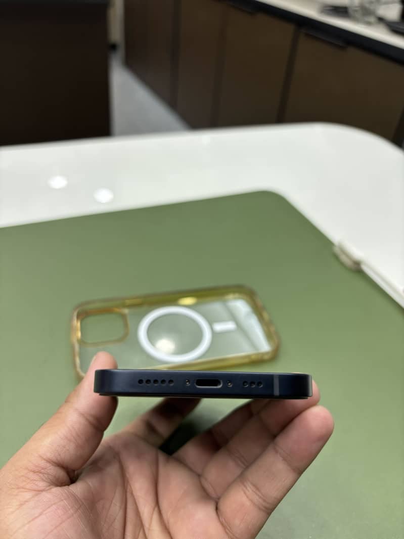 Apple iPhone 12 9