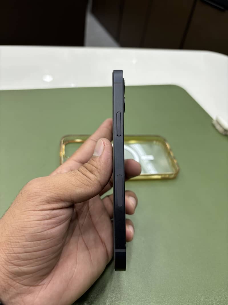 Apple iPhone 12 10