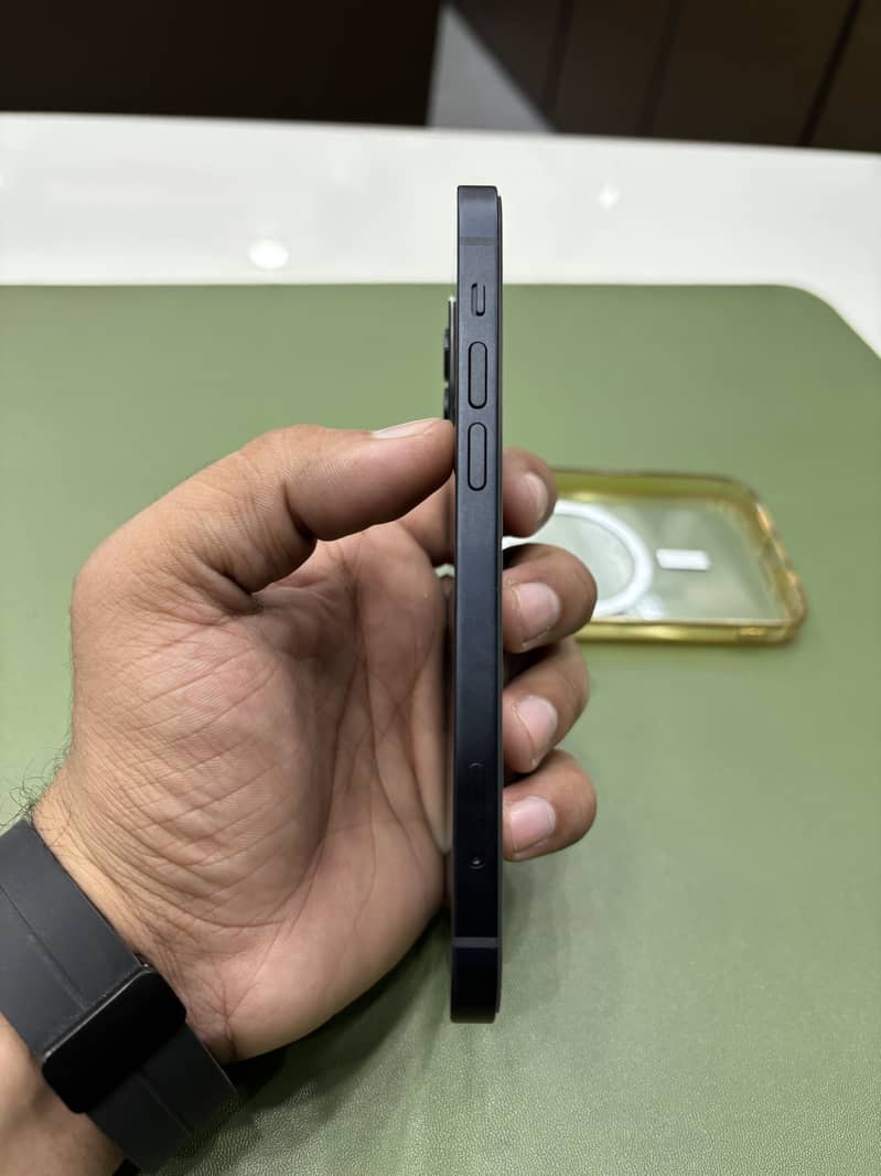 Apple iPhone 12 11