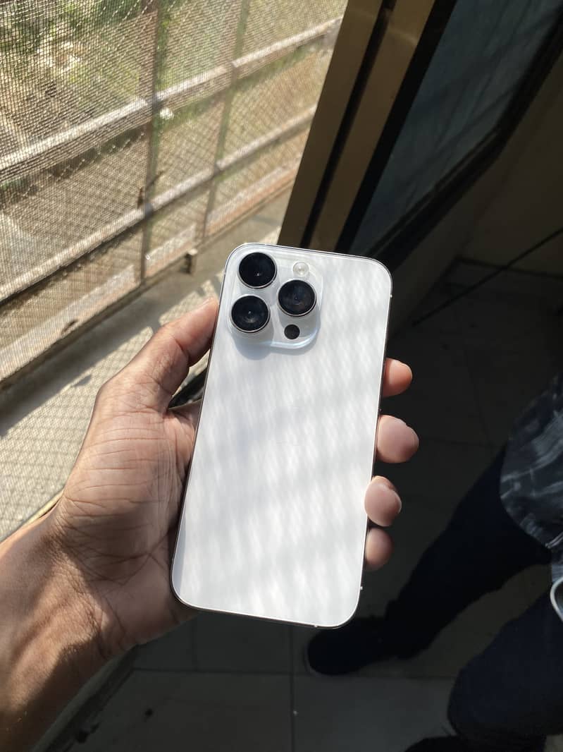 Apple iPhone 14 Pro 0