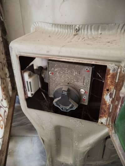 Atlas gas Gyser for sale in excellent condition.