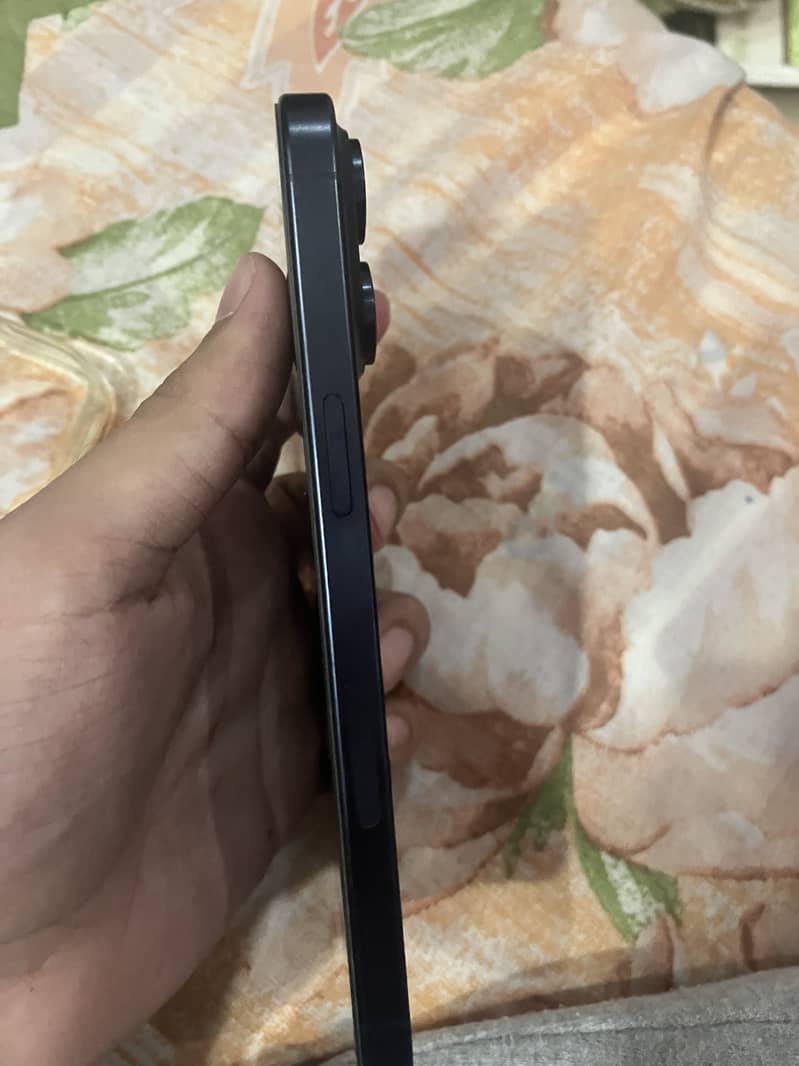 Apple iPhone 15 Pro Max 2